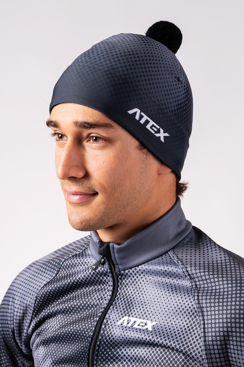 Športová čiapka s dvoma vrstvami a bambulou