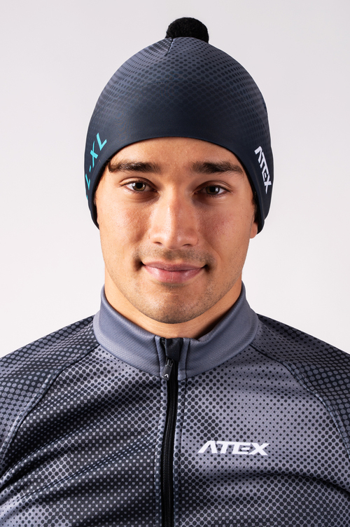 Športová čiapka s dvoma vrstvami a bambulou